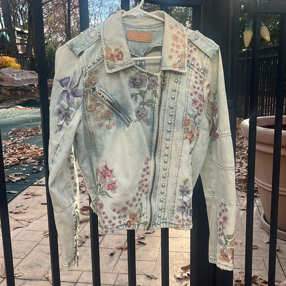 BLANKNYC M Denim Jean Jacket Floral Embroidered with Silver Studs - Picture 1 of 9
